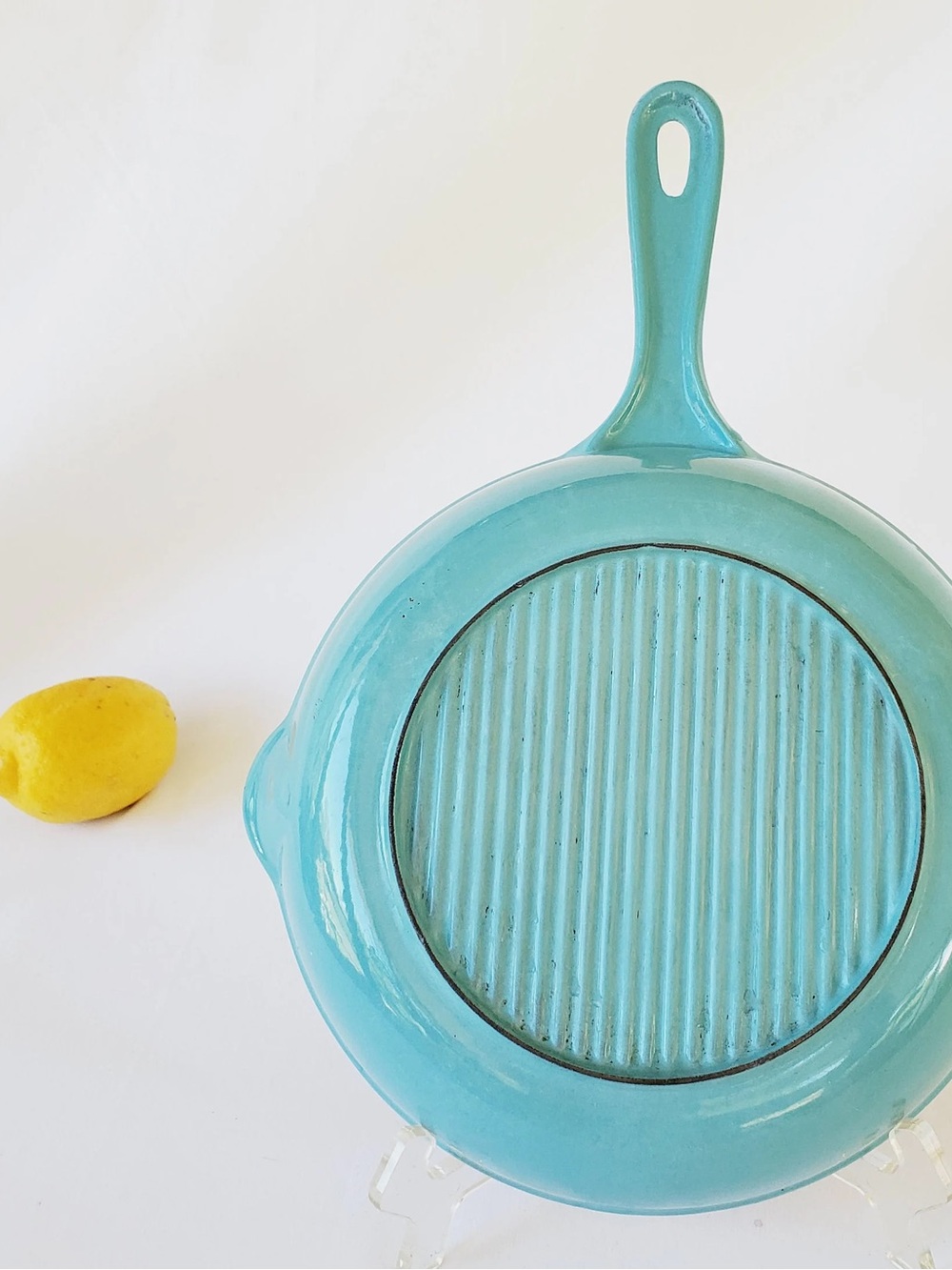 RARE! Le Creuset Paris Vintage
ENAMELED CAST IRON
SKILLET PARIS BLUE 23 CM HTF!!